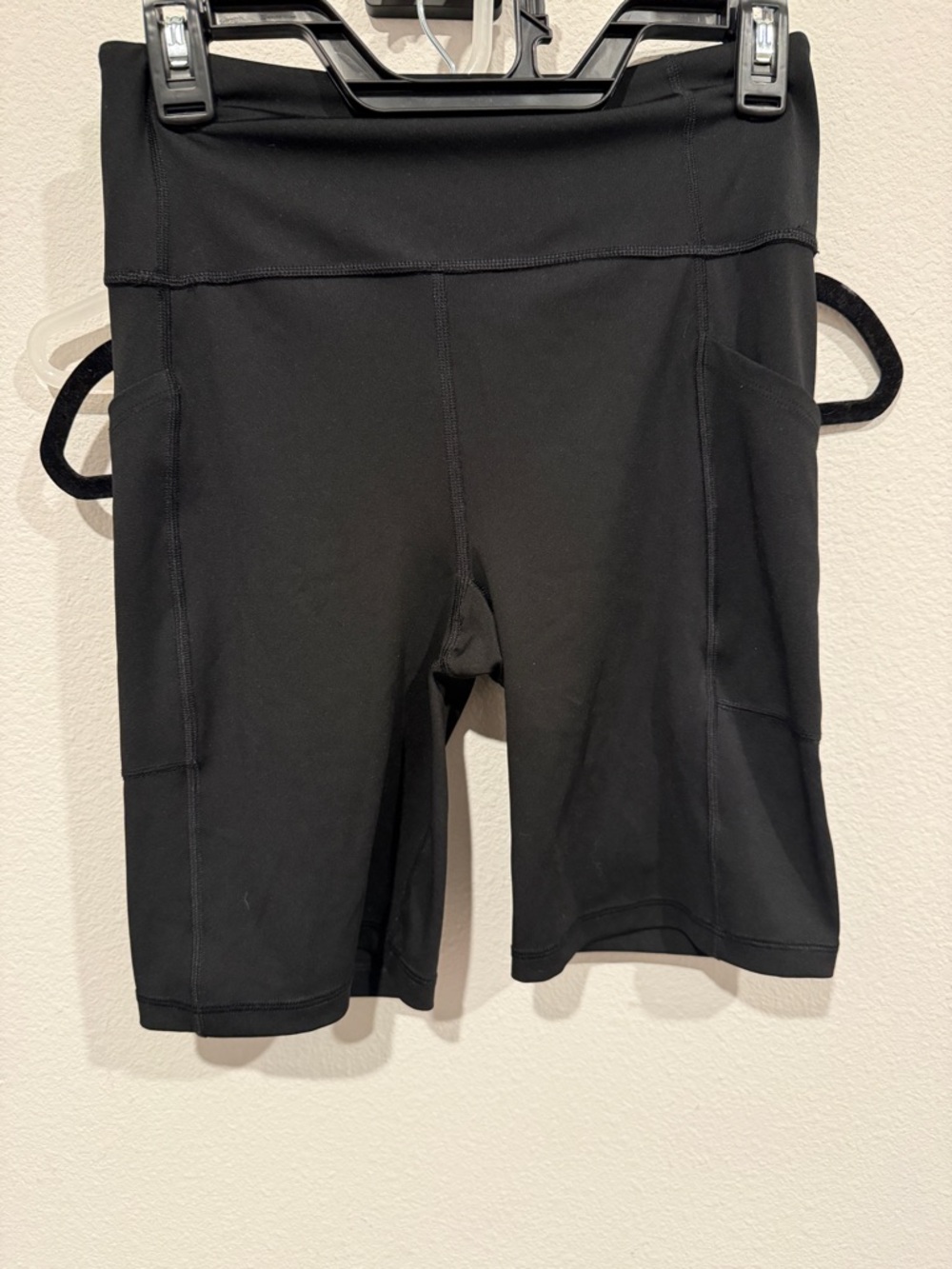 Lou & Grey  Black High-Waist Bike Shorts with Side Pockets